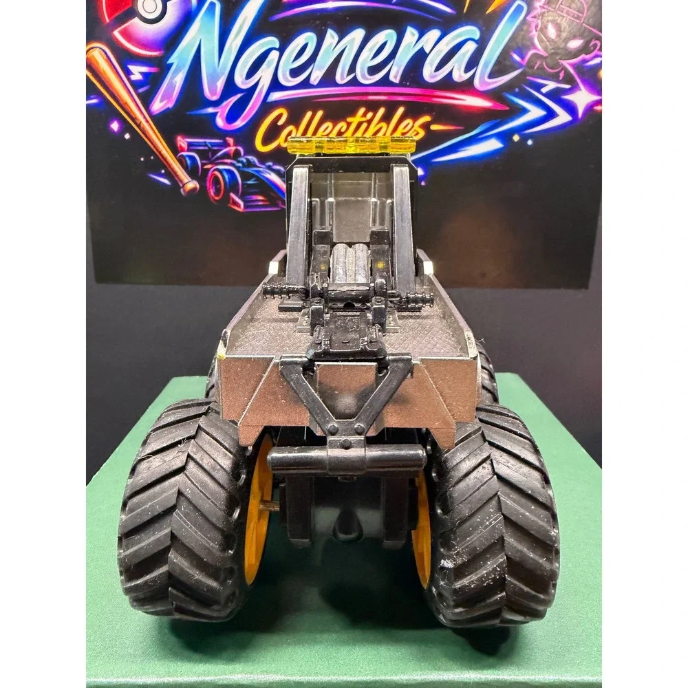 Maisto Hornet Towing 6-Wheel Monster Truck Silver Yellow 20 Ton Boom Wrecker Toy
